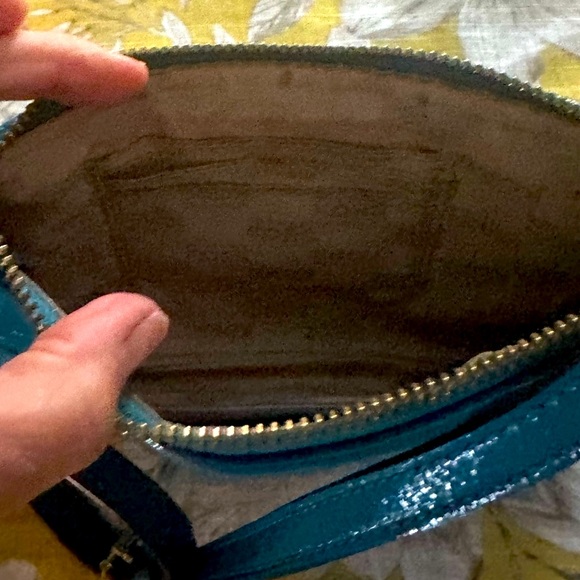 Vintage, Michael Kors Signature Patent Crossbody - Picture 9 of 11